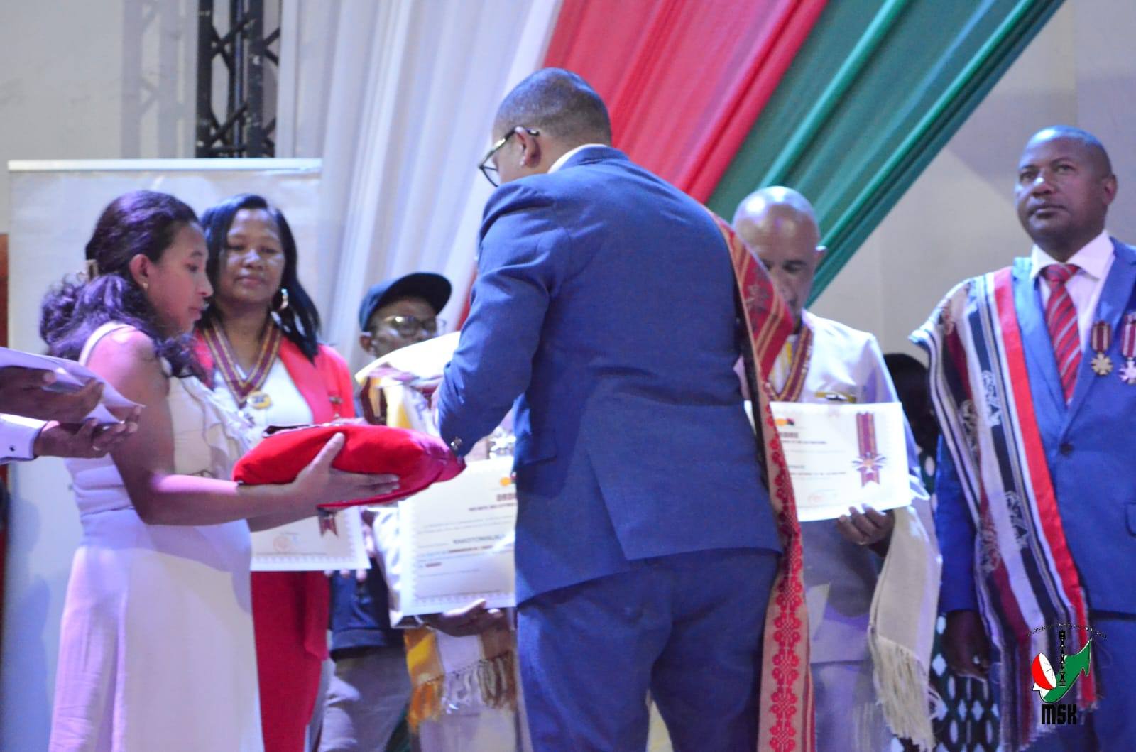 HANAO ADISISIKA HAHAZOAN' NY MPIKABARY MALAGASY MARI-PAHAIZANA ARA-PANJAKANA MISY TOMBOKASE MENA NY MINISITRA GASCAR FENOSOA