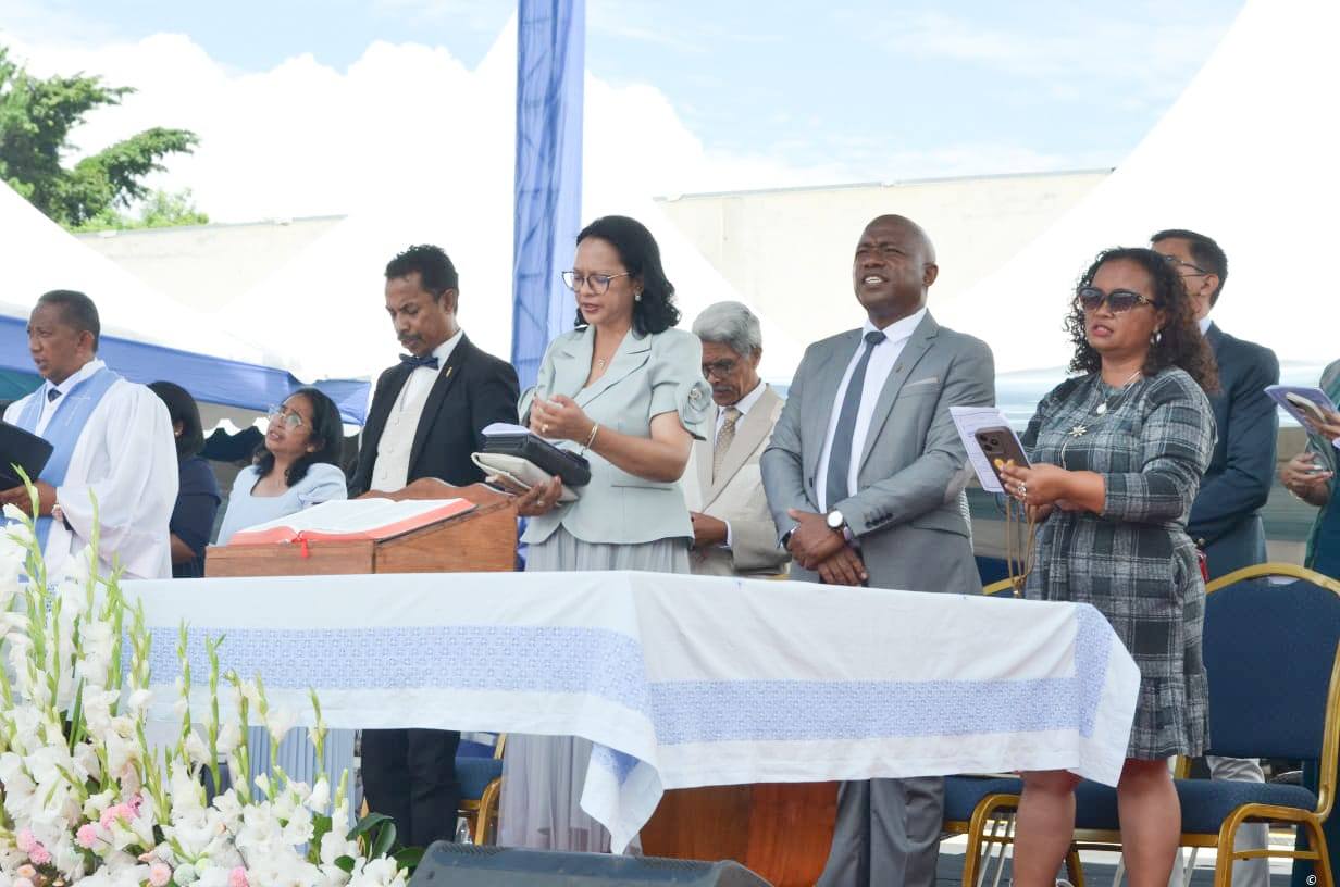 NAMPITA MIVANTANA NY FANOMPOAM-PIVAVAHANA TENY ANTSONJOMBE NY TELEVIZIONA FAHAZAVANA AN' NY FIANGONANA FJKM