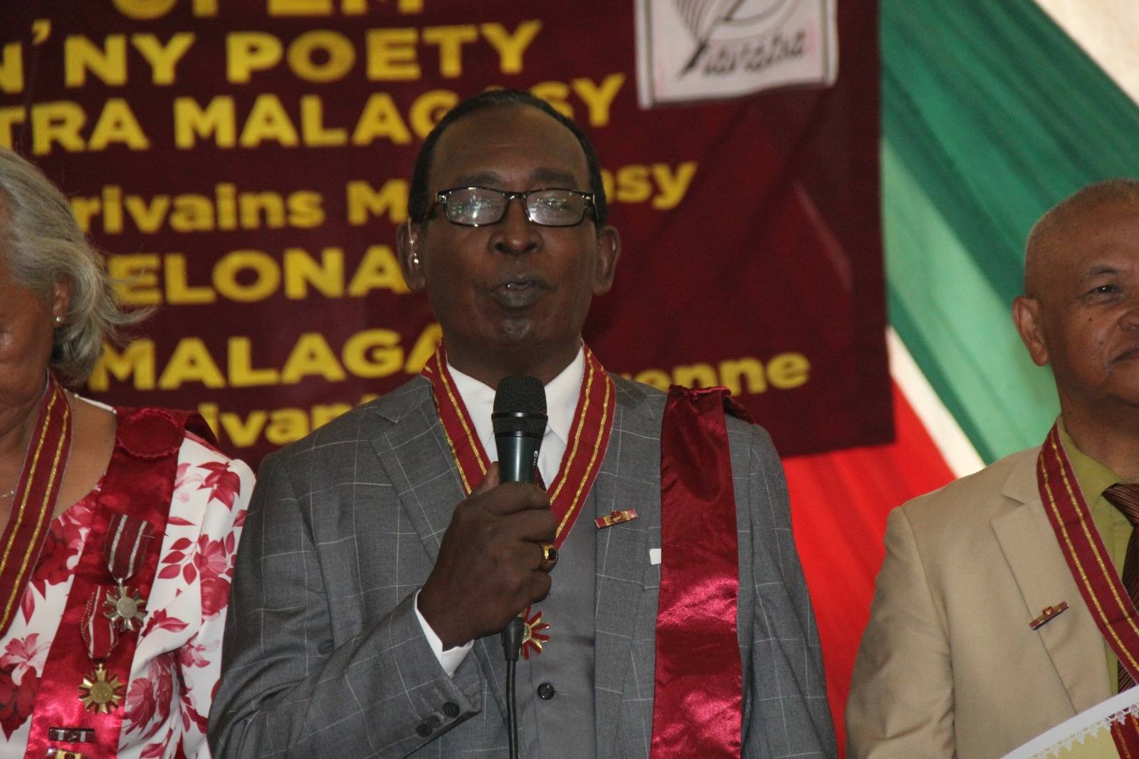 FIKAMBANAN' NY POETY SY MPANORATRA MALAGASY HAVATSA-UPEM, NOTOLORANA MARI-BONINAHITRY NY KANTO IREO MPANORATRA