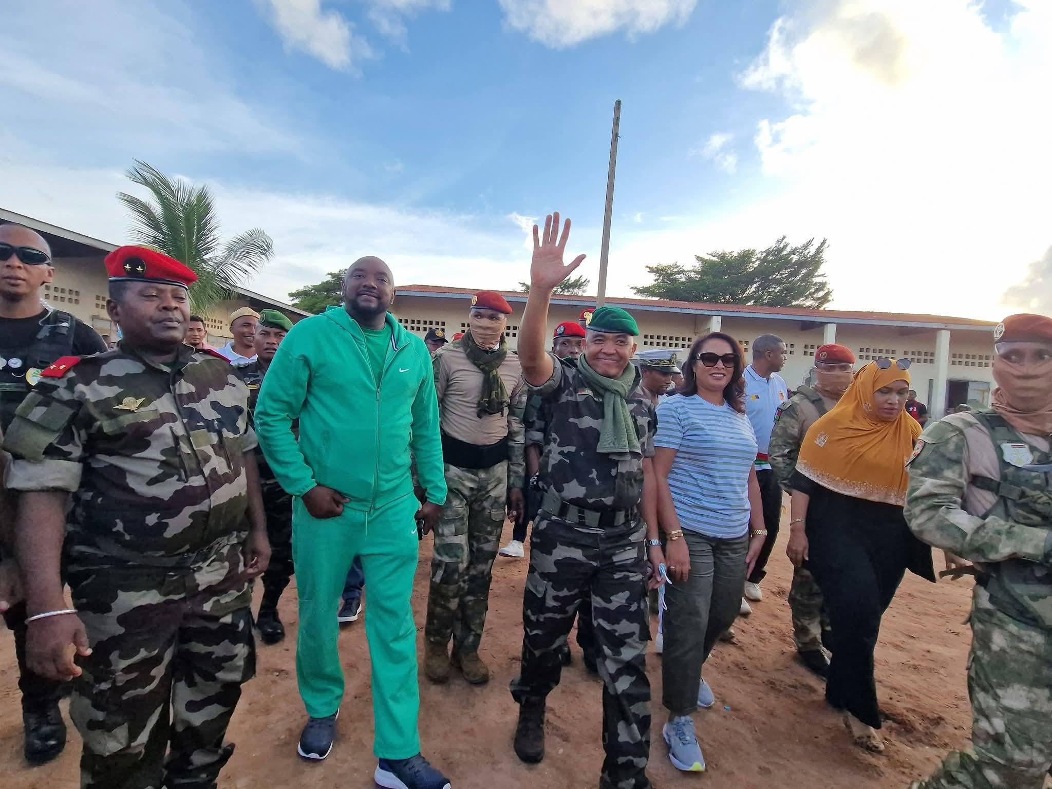 IARA-MISALAHY AMIN' IREO TOMPON' ANDRAIKITRA ISAN' AMBARATONGANY MANAO NY FAMERENANA AMIN' NY LAONINY NY FIAINAM-BAHOAKA SY NY FANARENANA NY TAKAITRA NAVELAN' NY RIVODOZA FYTIA NY FILOHA RANDRIANIRINA MICHAEL