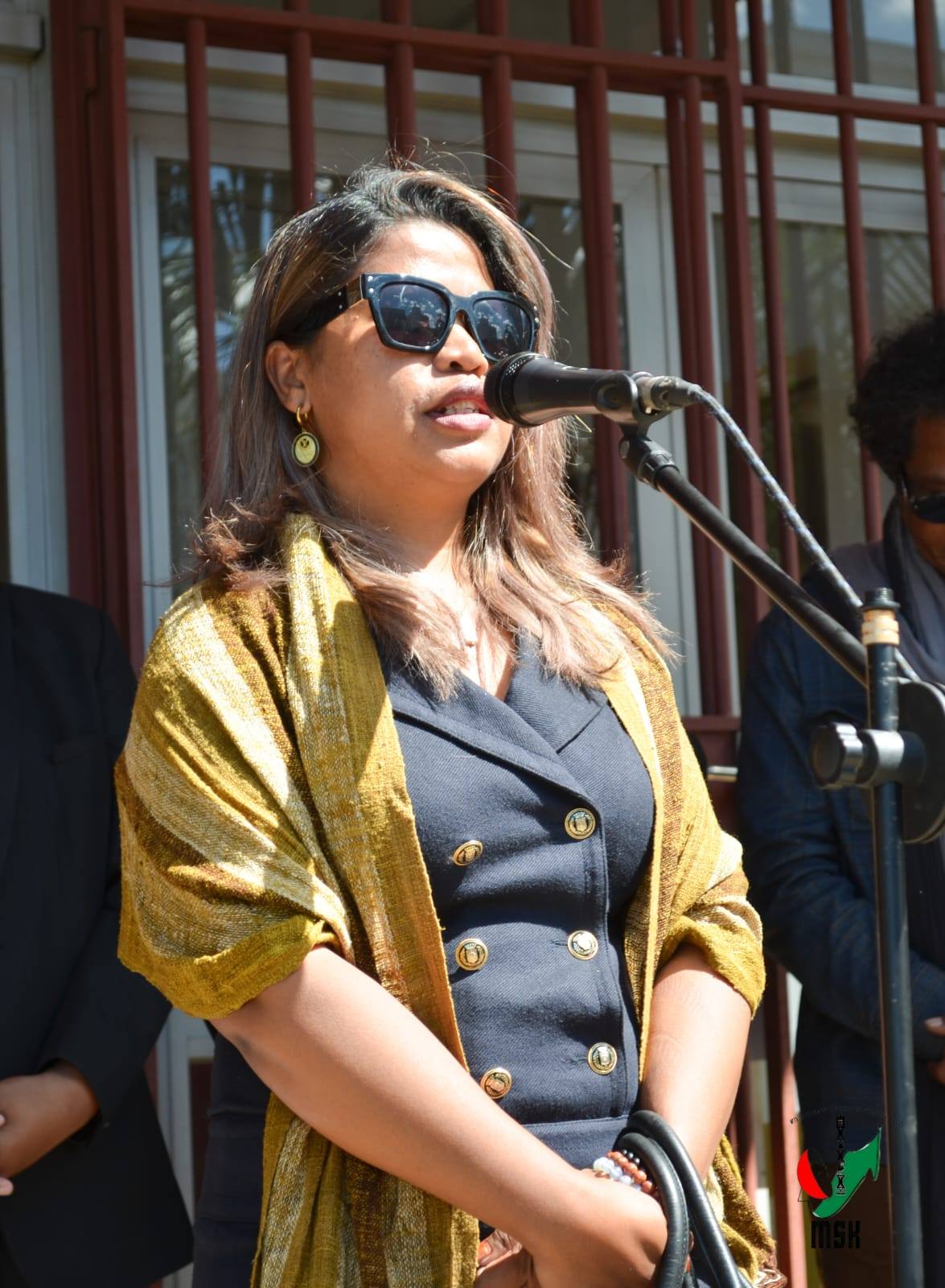 FANANGANAN-TSAINA FANAO ISAKY NY VOALOHAN' NY VOLANA