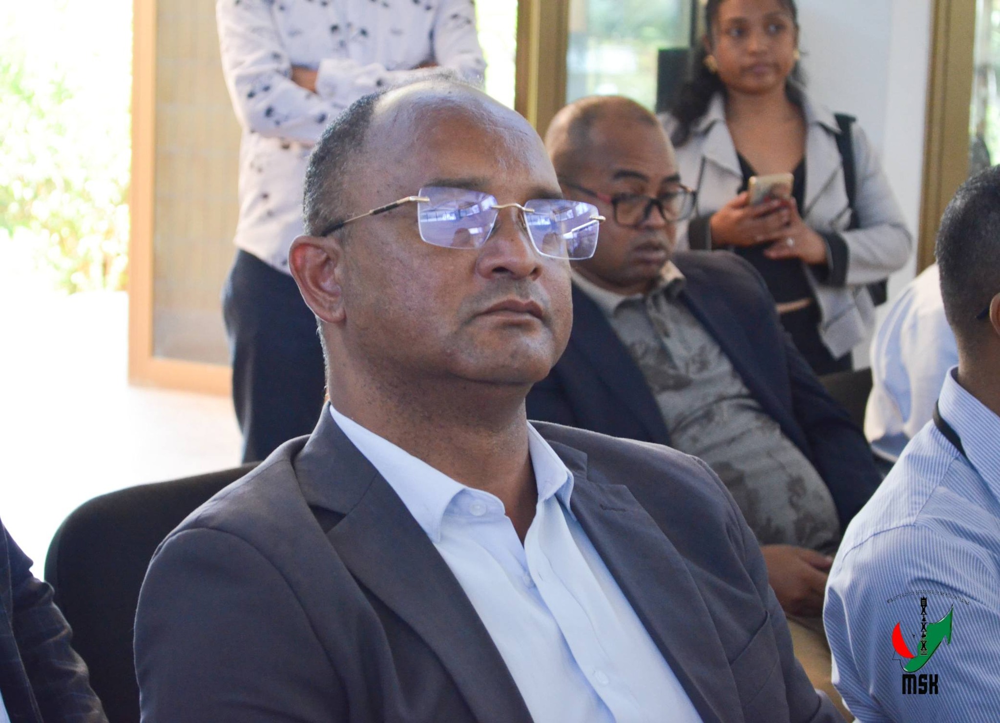 MAMOLAVOLA LALANA MIARO NY MPANAO GAZETY SY NY FAHALALAHANA MANEHO HEVITRA NY MINISTERAN' NY SERASERA SY NY KOLONTSAINA MIARAKA AMIN' NY KOMITY IVONDRONAN' NY MPANAO GAZETY