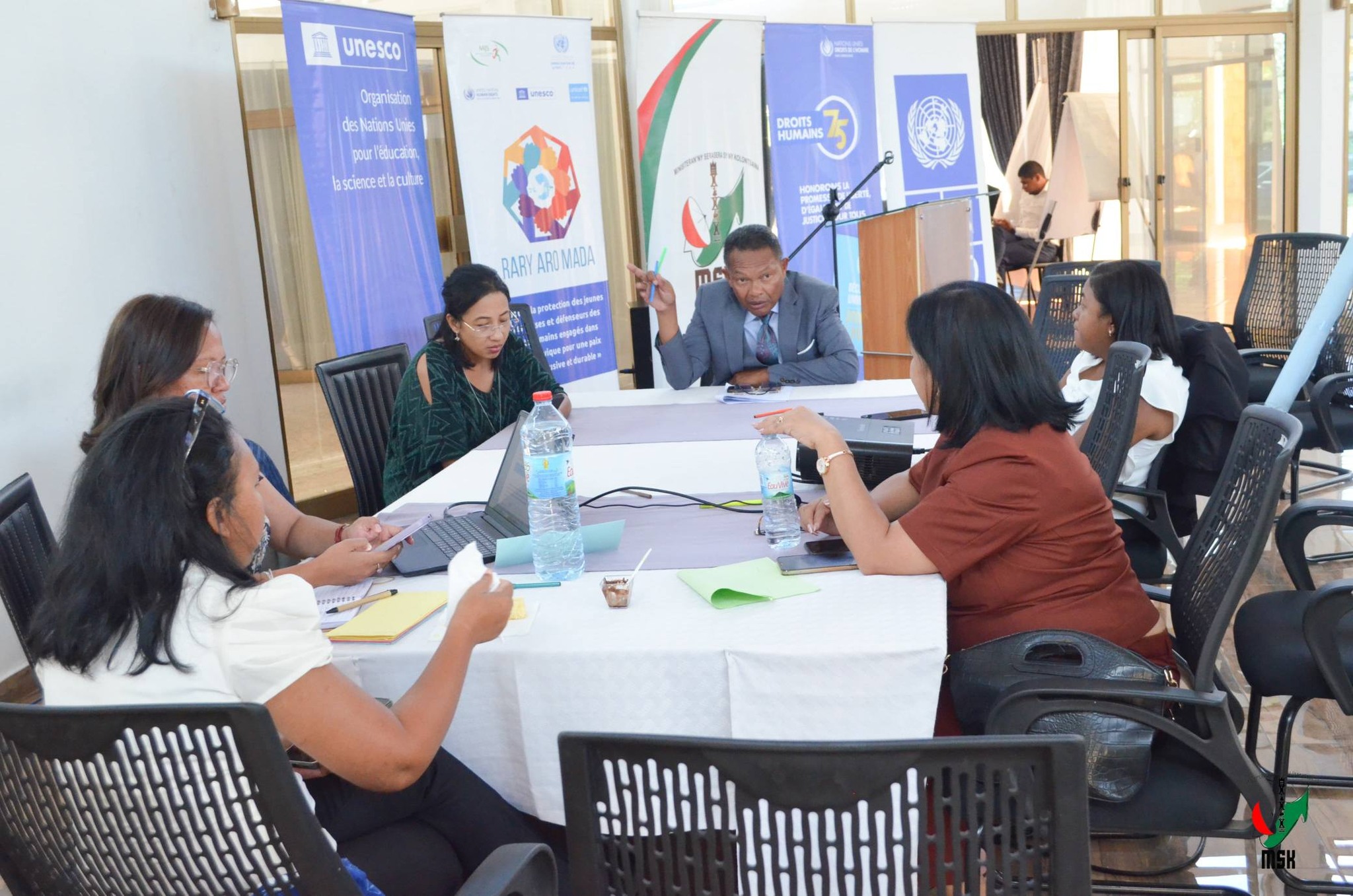 TETIKASA MOMBA NY FAHALALANA MANEHO HEVITRA, IREO FITAOVA-TSERASERA VAOVAO, ARY NY FAMPIROBOROBOANA NY ORINASAN-TSERASERA MALALAKA, MAHALEO TENA, MAROLOKA