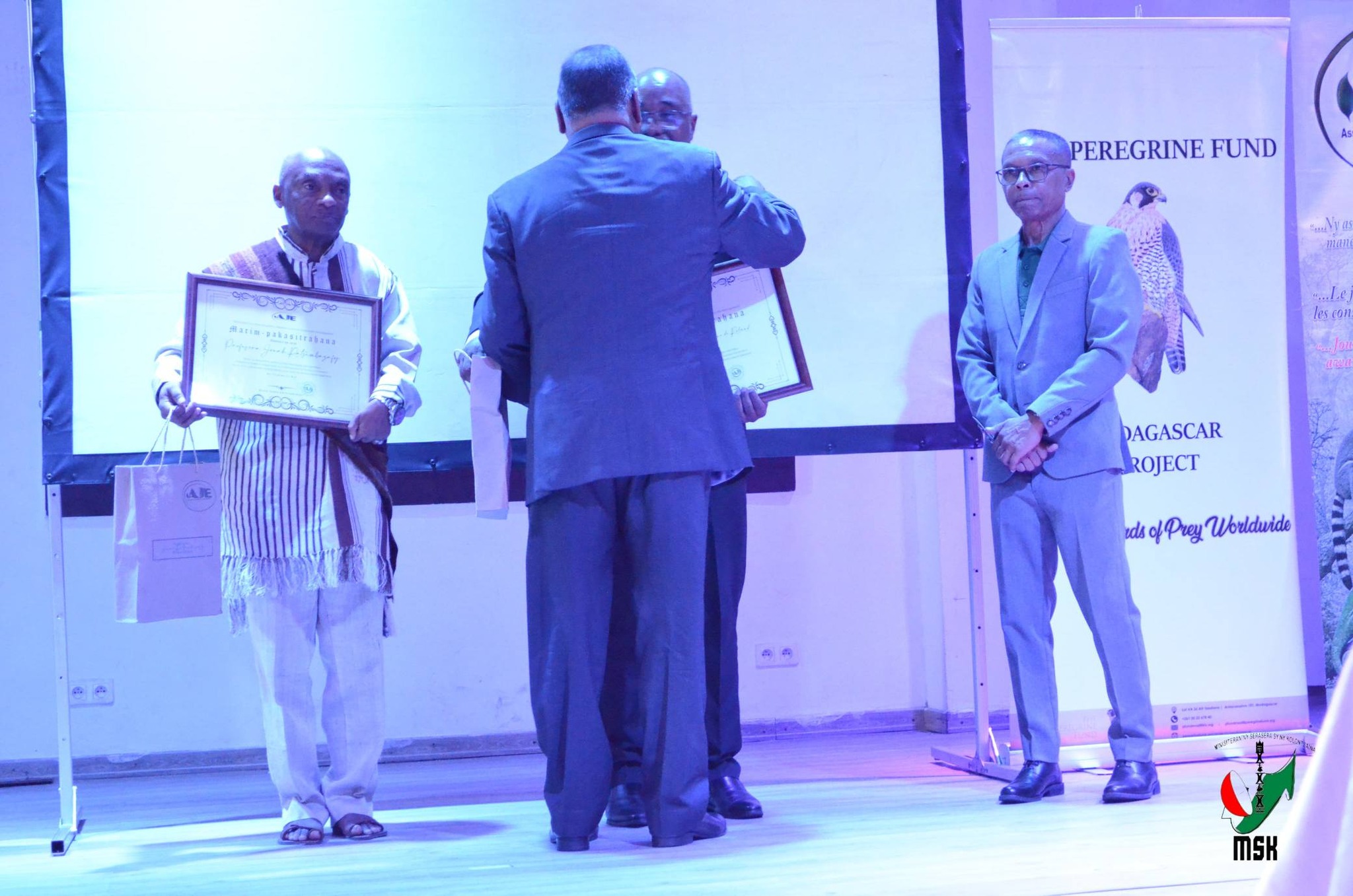 NOTOLORAN' NY AJE-FIKAMBANAN' NY MPANAO GAZETY MIKIRAKIRA NY TONTOLO IAINANA MARI-PANKASITAHANA IREO OLO-MALAZAN' NY FIKAROHANA ARA-TSIANSA