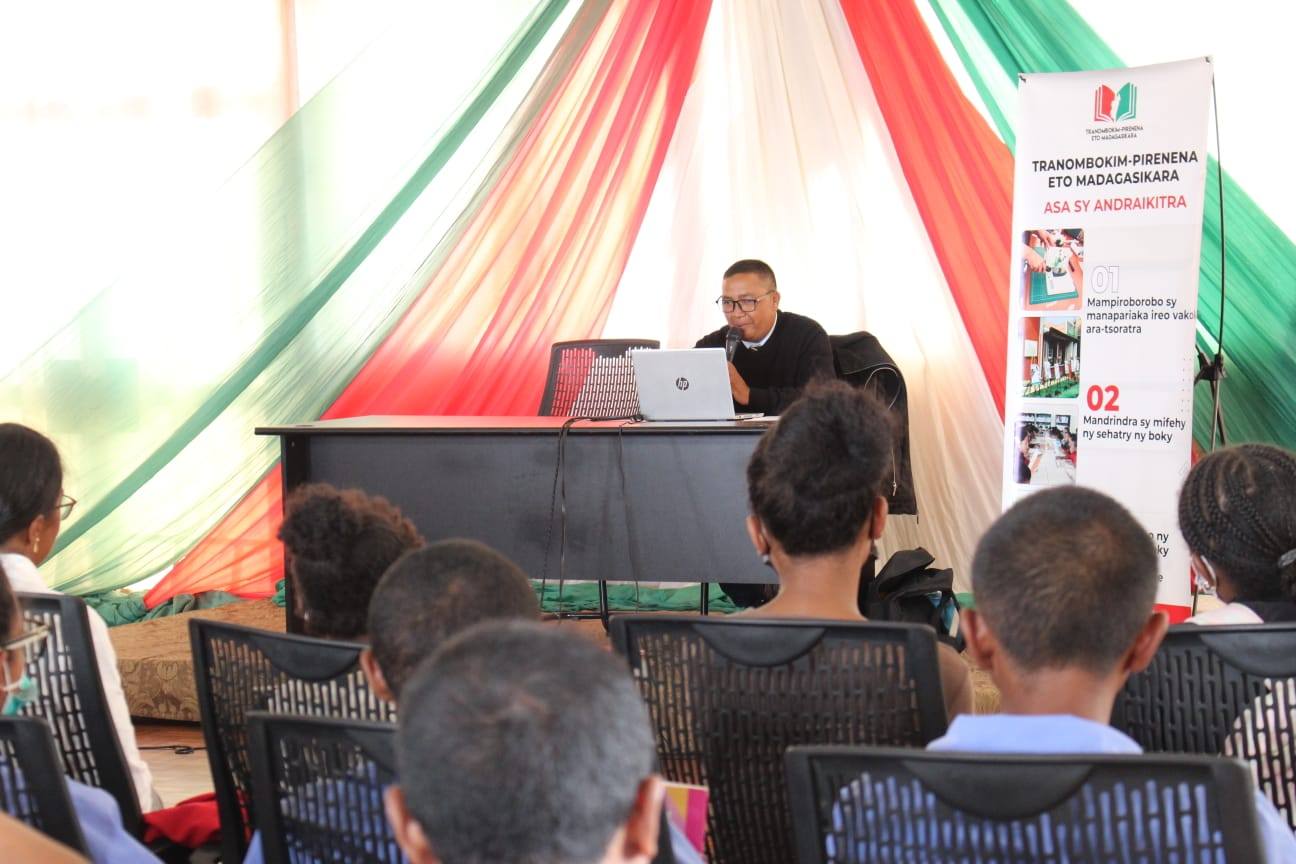 NAMPAHAFANTARIN' NY MINISTERAN' NY SERASERA SY NY KOLONTSAINA AN' IREO MPIANATRA NY ASA SY ANDRAIKITRY NY TRANOMBOKIM-PIRENENA