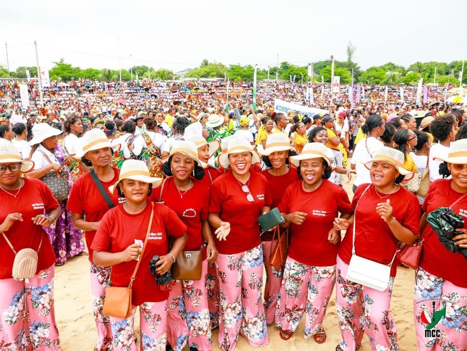 MANAN-KASINA NY VEHIVAVY ! MANAN-DANJA NY FANIRIANY, MENDRIKA HO TANTERAHINA NY NOFINOFINY