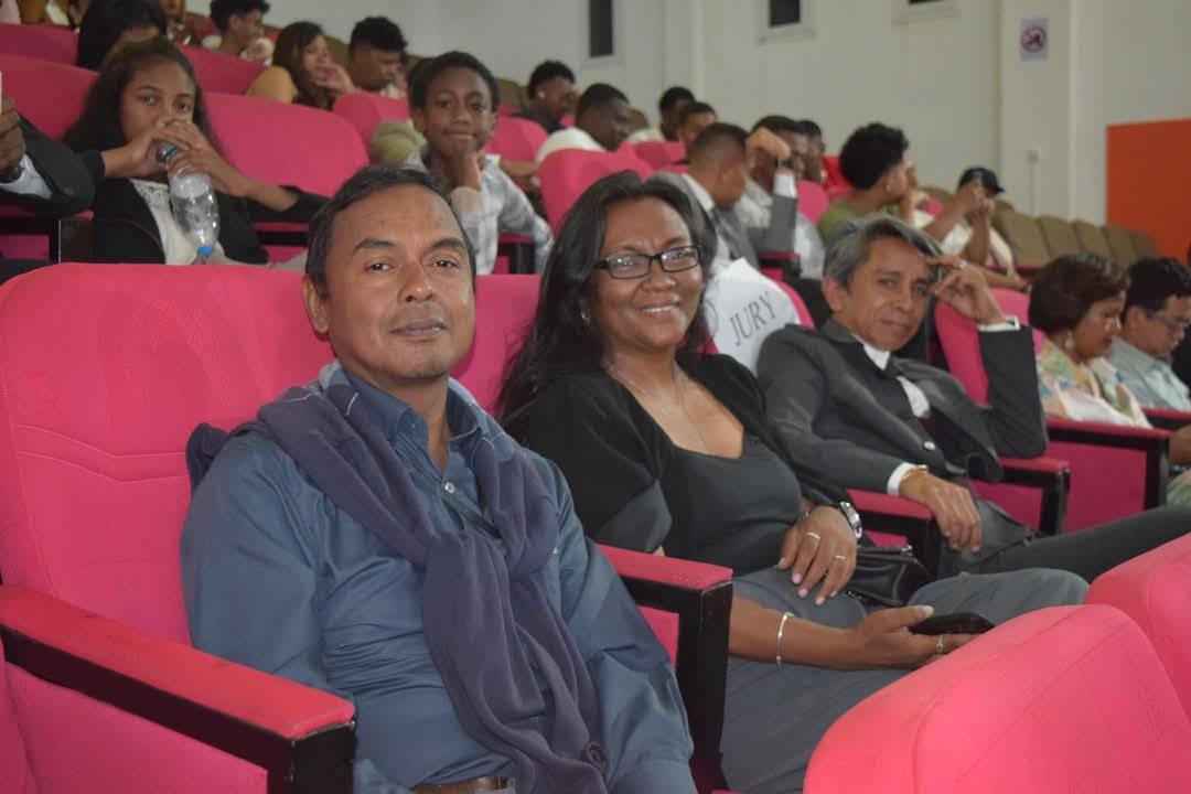 SARIMIHETSIKA MALAGASY : EFA MIHAMATIHANINA ANKEHITRINY