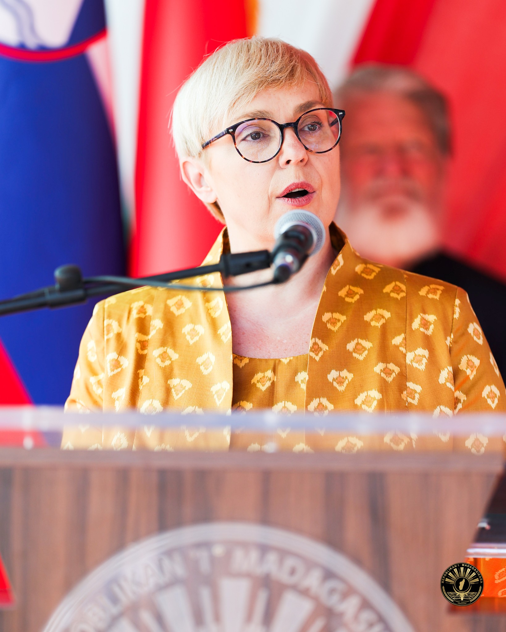 FENO FIHETSEM-PO NY ANDRO FAHAROAN' NY FITSIDIHANA ARA-PANJAKANA ATAON' NY FILOHA NATASA PIRC MUSAR ETO AMINTSIKA