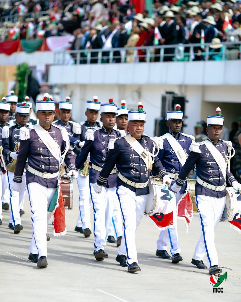 " KOA AOKA NY FILAMATRY NY REPOBLIKAN' I MADAGASIKARA HIREDONA MAFY AO AM-PONAREO TSIRAIRAY AVY "