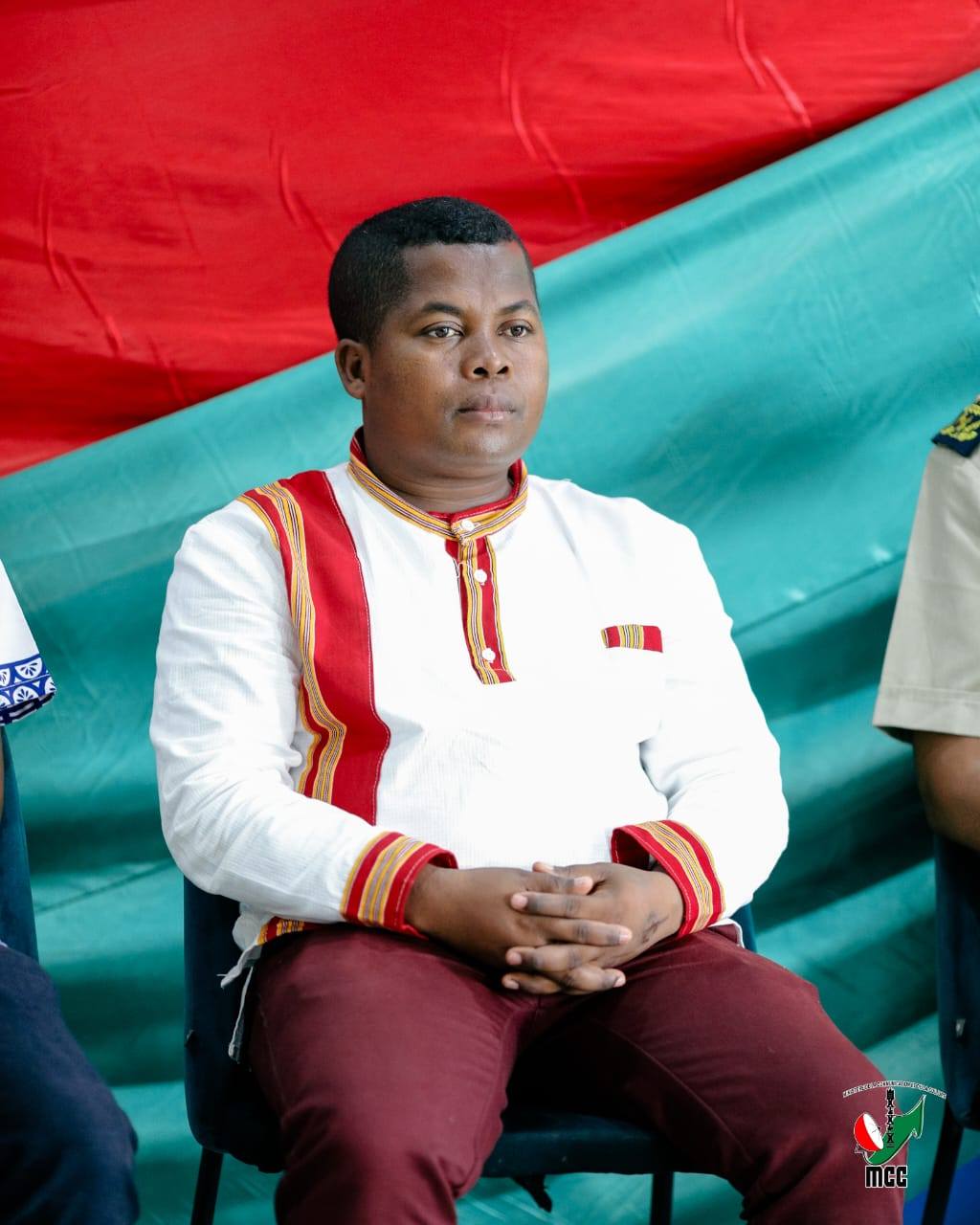 MITOHY HATRANY NY FAMPITAOVANA ATAON' NY FITONDRAM-PANJAKANA HO AN' IREO RAFITRA ENY IFOTONY