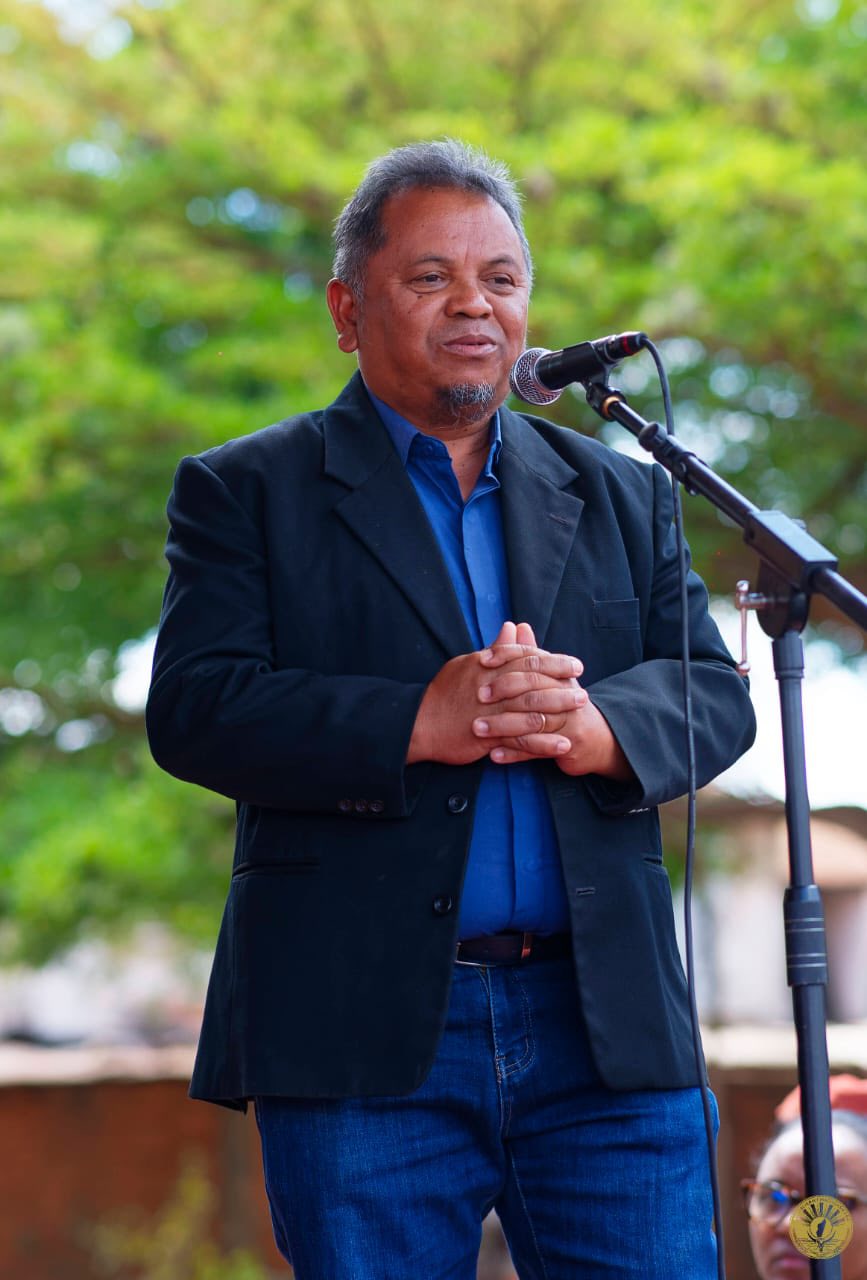 NIJERY IFOTONY NY OLAN' NY MPIANATRA TENY AMIN' NY SEKOLY AMBONY POLYTEKNIKA VONTOVORONA SY NY ONIVERSITEN' ANKATSO NY KOLONELY RAMPANARIVO SOLOFONIAINA THIERRY