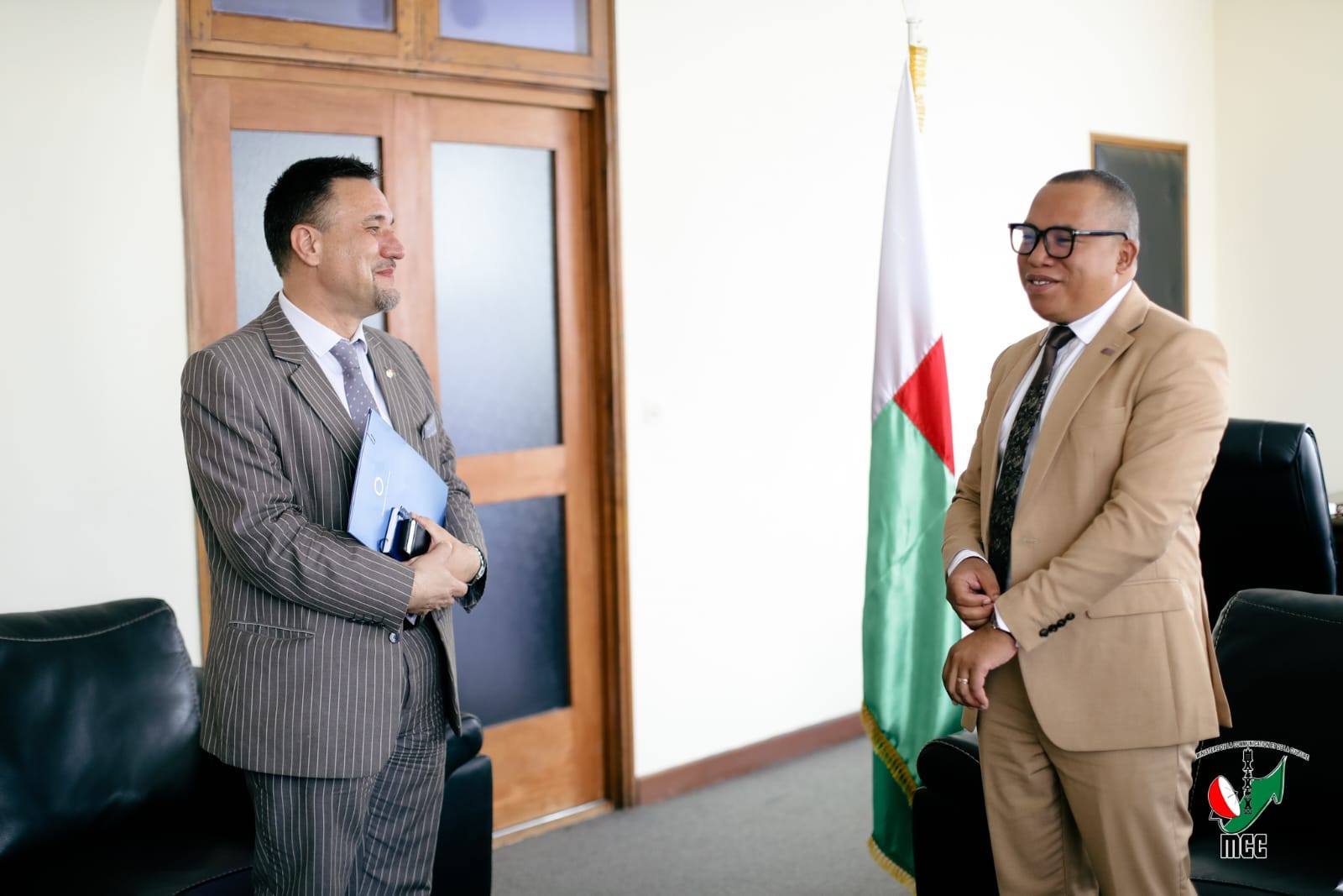 FANDRAISAN'ANDRIAMATOA MINISITRY NY SERASERA SY KOLONTSAINA NY SOLON-TENA MAHARITRY NY VONDRON'NY FIRENENA MITENY FRANTSAY