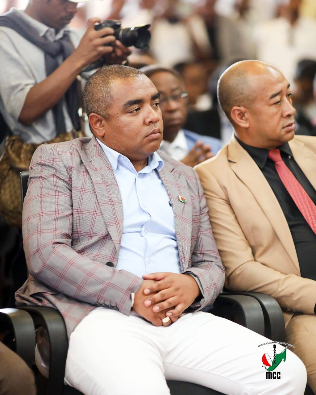 NANDRAY NY ASANY NANOMBOKA ANDROANY NY SEKRETETA JENERALY VAOVAO EO ANOVON' NY MINISTERAN' NY SERASERA SY NY KOLONTSAINA RASOLOFOARIJAONA MIARY