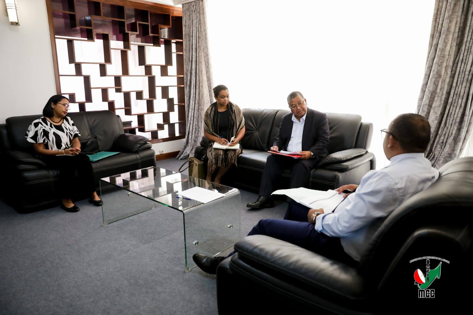 VOARAIN' NY MINISITRY NY SERASERA SY NY KOLONTSAINA GASCAR FENOSOA ANDROANY IHANY KOA IREO FEHIN-KEVITRA AVY AMIN'IREO MPISEHATRA ARA-KOLONTSAINA