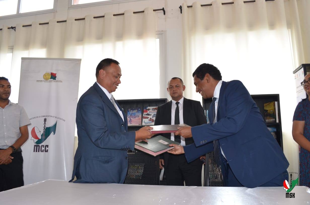 TOMPON' ANDRAIKITRA AMBONY MAROMARO EO ANIVON' NY MINISTERAN' NT SERASERA SY NY KOLONTSAINA NO NANDRAY NY ASANY ANDROANY ALAROBIA 10 DESAMBRA 2025 TAORIAN' NY NAHAVOATENDRY AZY IREO NANDRITRA NY FILAN-KEVITRY NY MINISITRA NY ALATSINAINY 08 DESAMBRA 2025 L