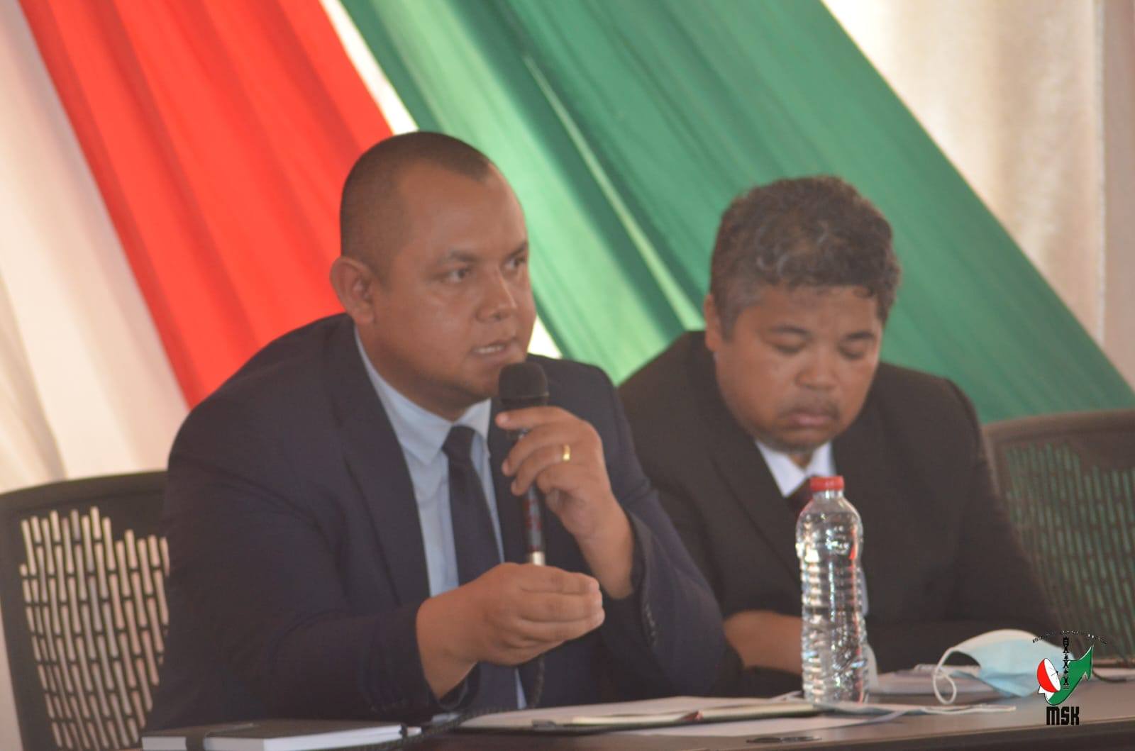 NIARA-NIDINIKA TAMIN'IREO TOMPONY HAINO VAKY JERY NY MOMBA NY TNT