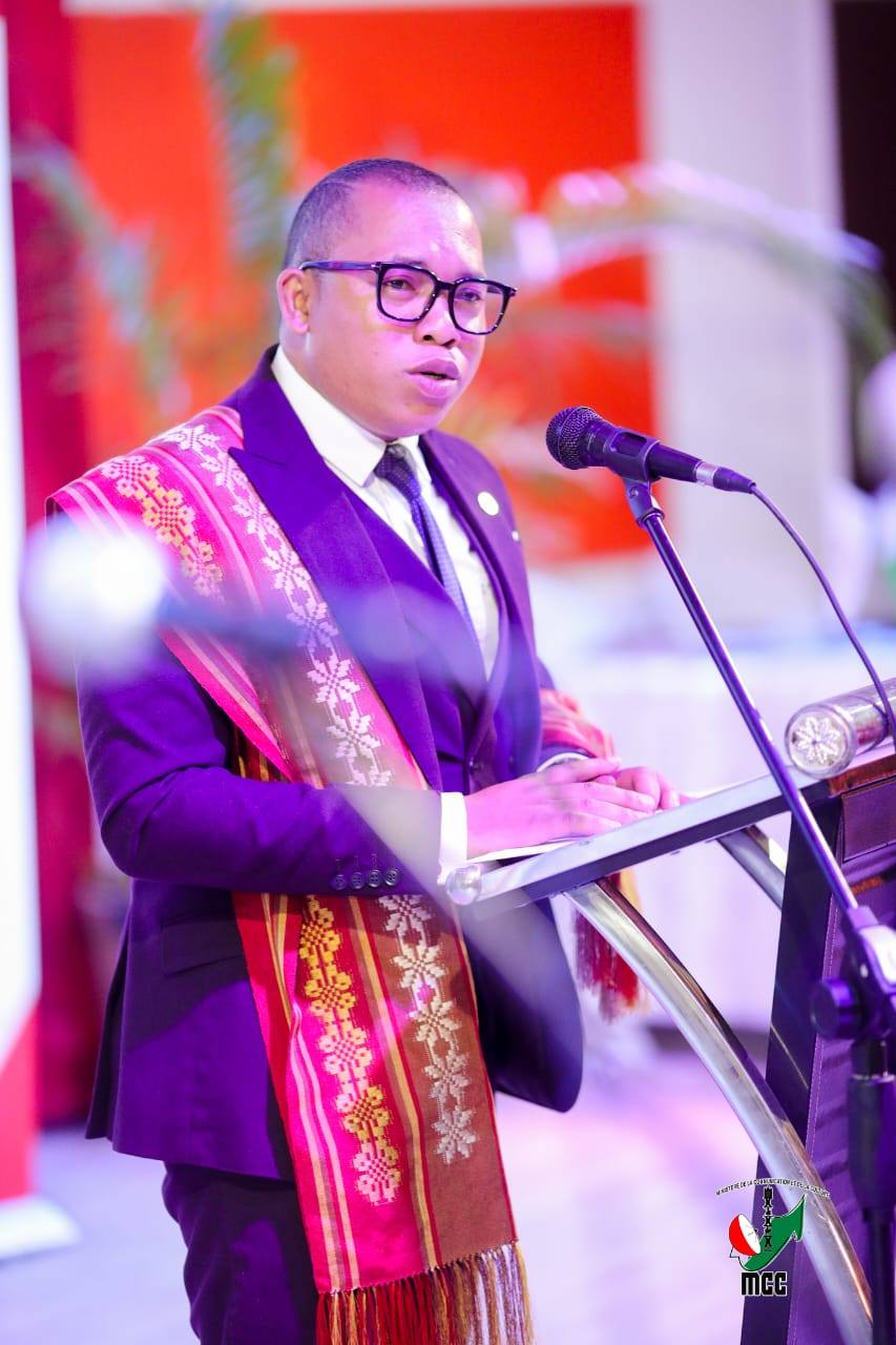 MANANDRATRA AVO NY FOMBA SY KOLONTSAINA MALAGASY NY MINISITRA GASCAR FENOSOA