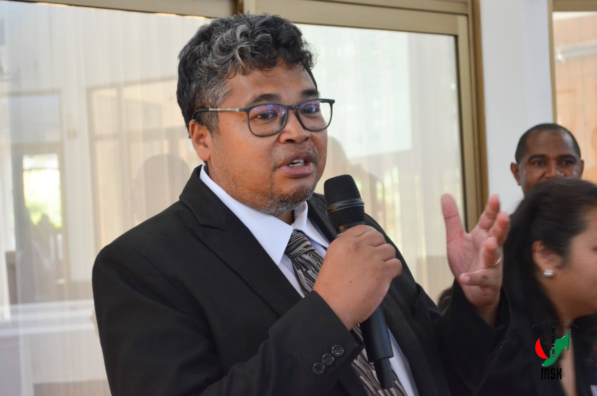 MAMOLAVOLA LALANA MIARO NY MPANAO GAZETY SY NY FAHALALAHANA MANEHO HEVITRA NY MINISTERAN' NY SERASERA SY NY KOLONTSAINA MIARAKA AMIN' NY KOMITY IVONDRONAN' NY MPANAO GAZETY