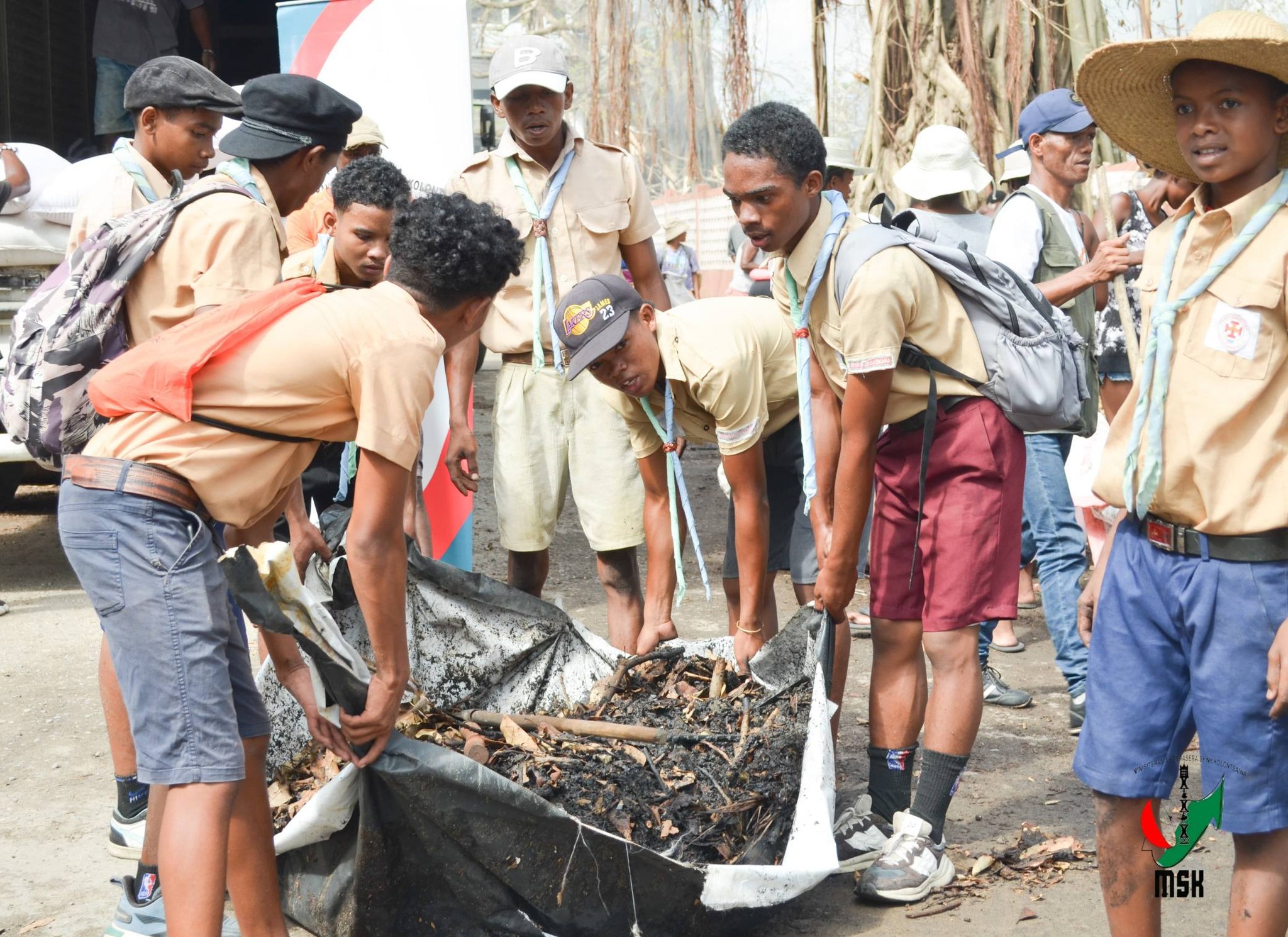 MPIROTSAKA AN-TSITRAPO MARO NO NIARA-NIENTANA TAMIN' NY MINISTERAN' NY SERASERA SY NY KOLONTSAINA NANADIO NY MOZEA VAVITIANA TOAMASINA
