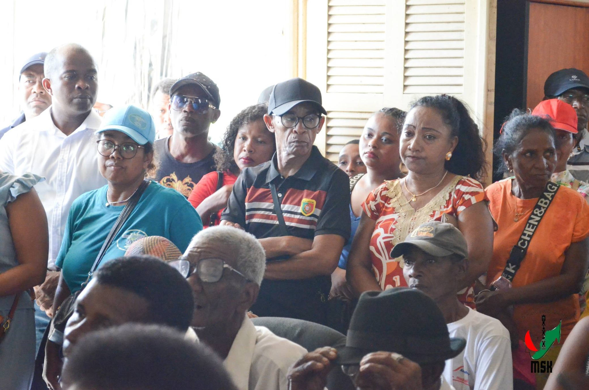 NIVIMBINA IZAY VOATSIRAMBIN' NY TANANY NY MINISTERAN' NY SERASERA SY NY KOLONTSAINA HANAMAIVANANA NY VESATRY NY RIVODOZA GEZANI