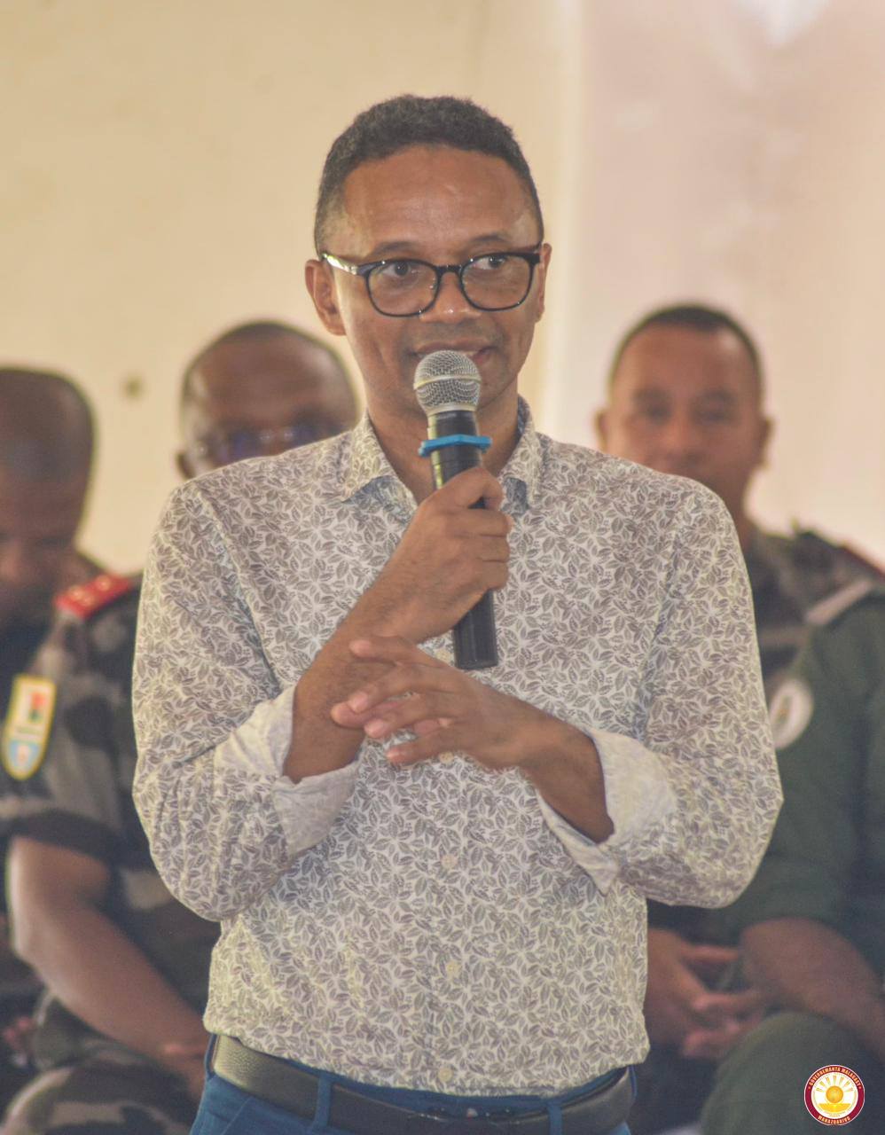 BASE TOLIARA VONONA HIFANOME TANANA NY RAY AMAN-DRENY SY NY MPANAO POLITIKA ATY AN-TOERANA HO AN' IO TETIKASA IO