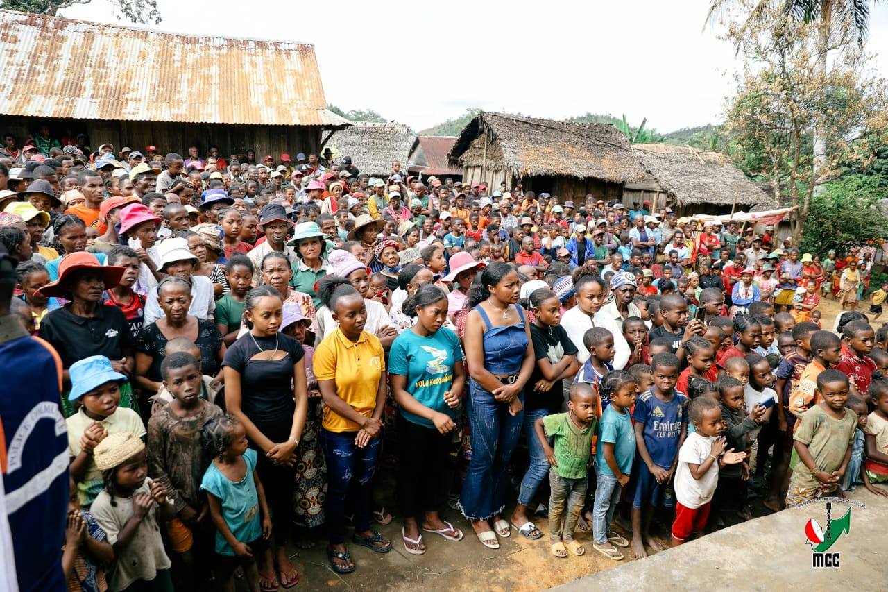 TONGA NIJERY MIVANTANA NY VAHOAKAN' I NOSY VARIKA NY FITONDRAM-PANJAKANA TAMIN' NY ALALAN'NY MINISTRY NY SERASERA SY NY KOLONTSAINA