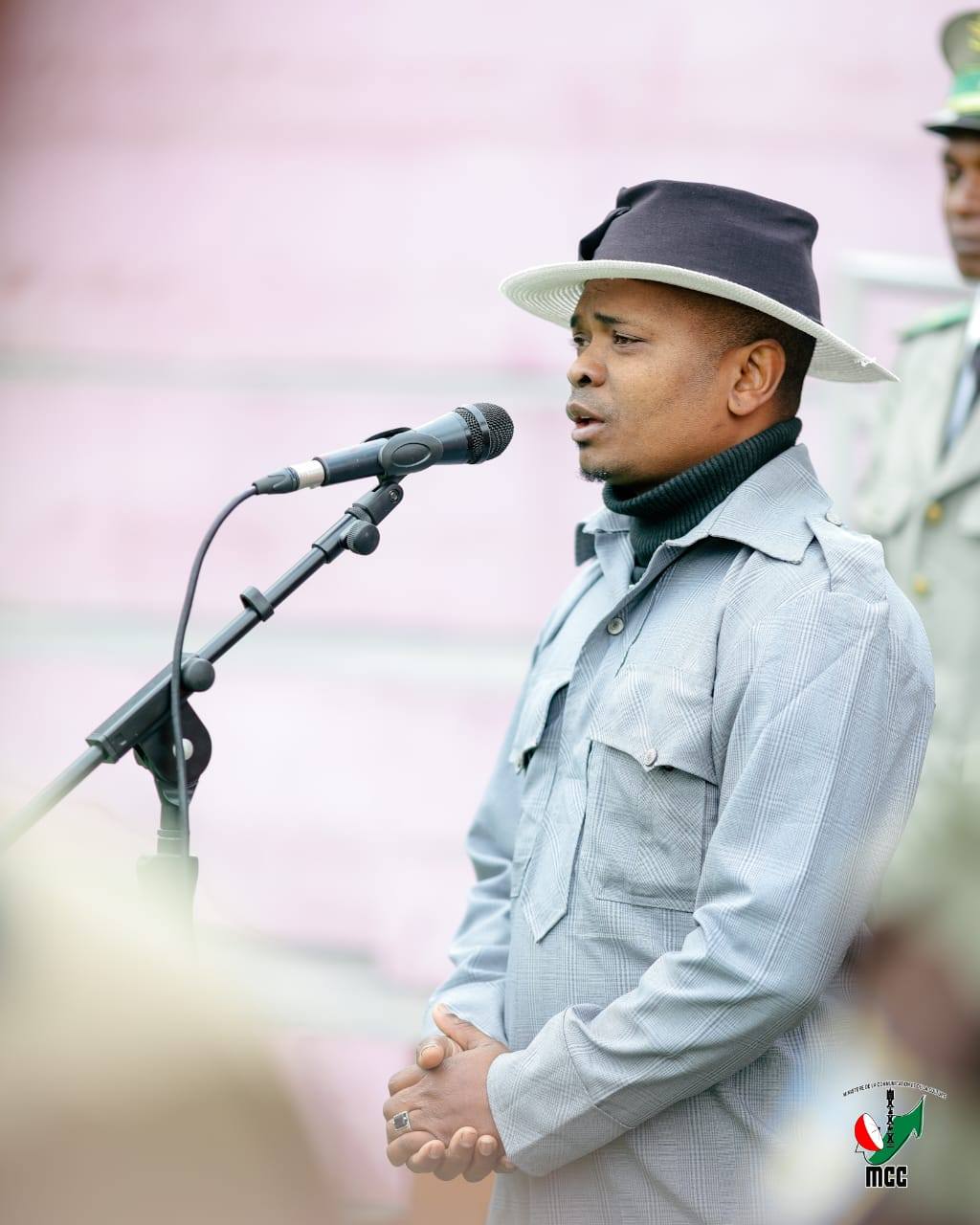 " OFFICIER DE L' ORDRE NATIONAL MALAGASY " IO NO MARI-BONINAHITRA NATOLOTRY NY FILOHAN' NY REPOBLIKA ANDRY RAJOELINA HO FANOMEZAM-BONINAHITRA AN' I SAHONDRAFININA ZANANY, MPIHIRAGASY