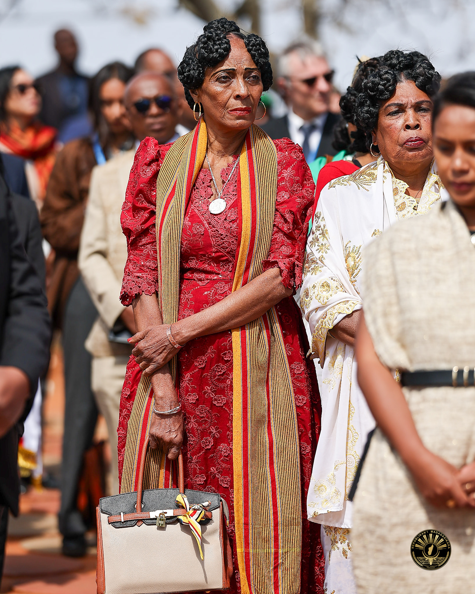 TONTOSA OMALY TENY AMIN' NY FASAN' NY MAHERIFO AVARATR' AMBOHITSAINA NY LANONANA ARA-MIARAMILA HO FANOMEZAM-BONINAHITRA SY FAMERENAN-KASINA NY AMPANJAKA TOERA SY IREO MPITARI-TAFIKA ROA LAHY LAVO HO AN' NY TANINDRAZANA TAMIN' NY 1897