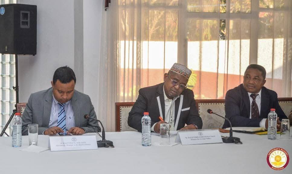 FILANKEVITRY NY GOVERNEMANTA VOALOHANY NOTARIHIN' NY PRAIMINISITRA RAJAONARIVELO HERINTSALAMA ANDRIAMASY