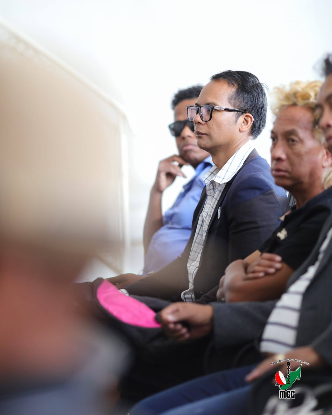 TAO ANATY FIRAHALAHIANA NY FIHAONANA NANAOVANA DINIDINIKA TEO AMIN' IREO MPANAKANTO SY NY MINISITRA MPIAHY