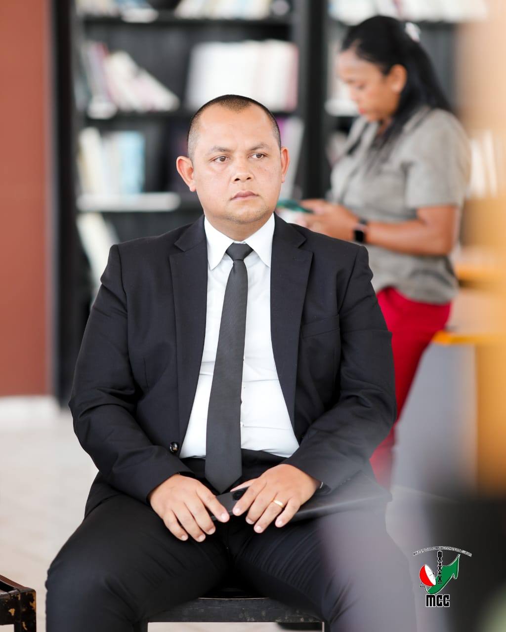 NORAISIN' NY MINISTERAN' NY SERASERA SY NY KOLONTSAINA IREO TANORA MPILATSAKA AN-TSITRAPO HO ANY FRANTSA