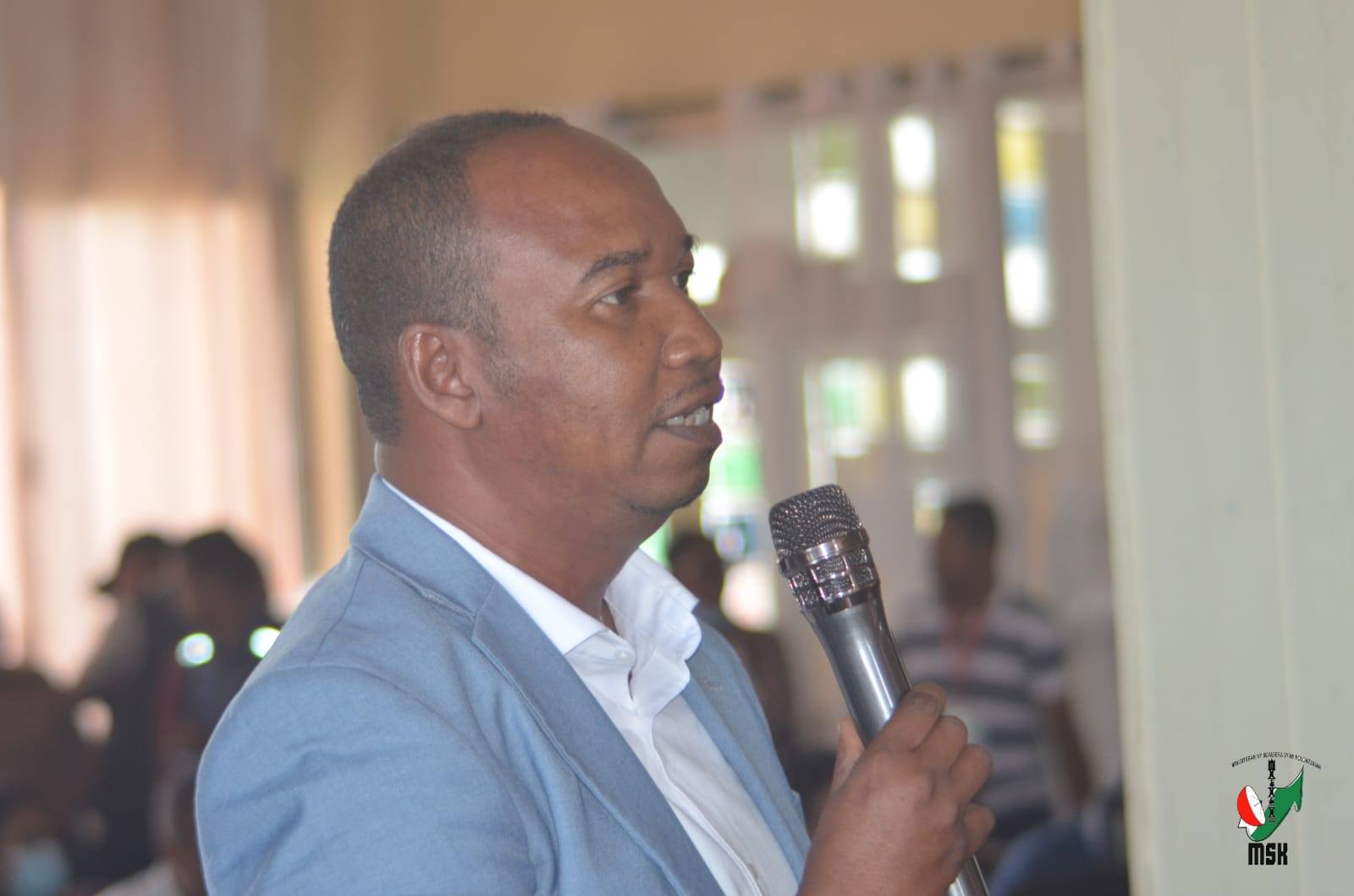 NIARA-NIDINIKA TAMIN'IREO TOMPONY HAINO VAKY JERY NY MOMBA NY TNT