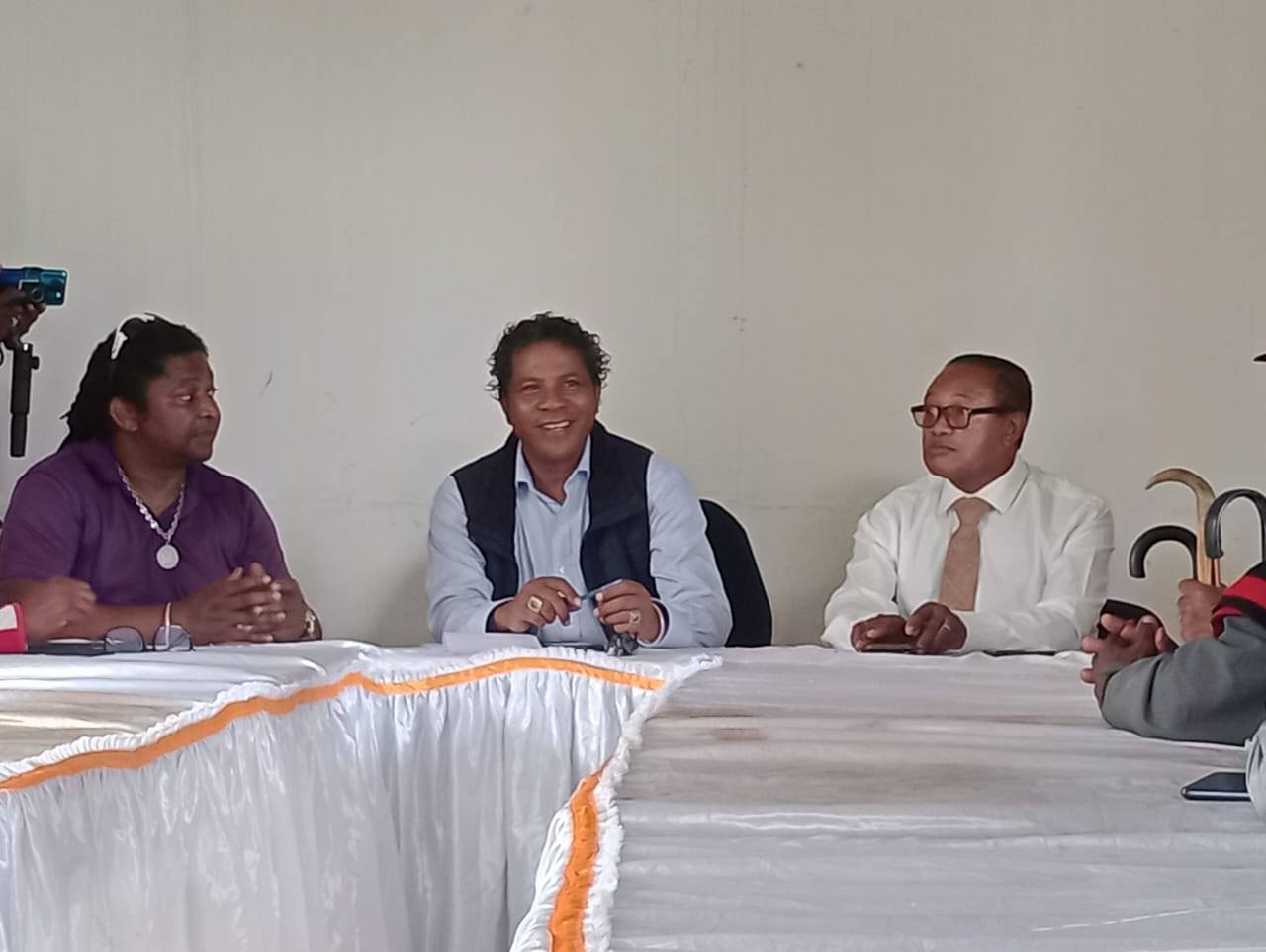 FOMBAN-DRAZANA ATSIMO ATSINANANA SY FAMPIROBOROBOANA NY ZAVA-KANTO, NIARA-NIDINIKA TAMIN' IREO AMPANKAJA SY MPANAKANTO NY TALE JENERALIN' NY KOLONTSAINA