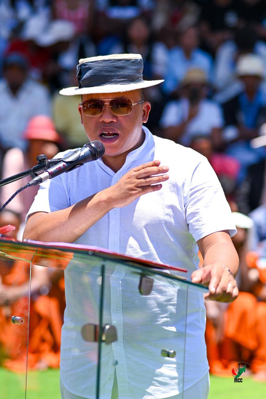 MANANDRATRA AVO NY FOMBA SY KOLONTSAINA MALAGASY NY MINISITRA GASCAR FENOSOA