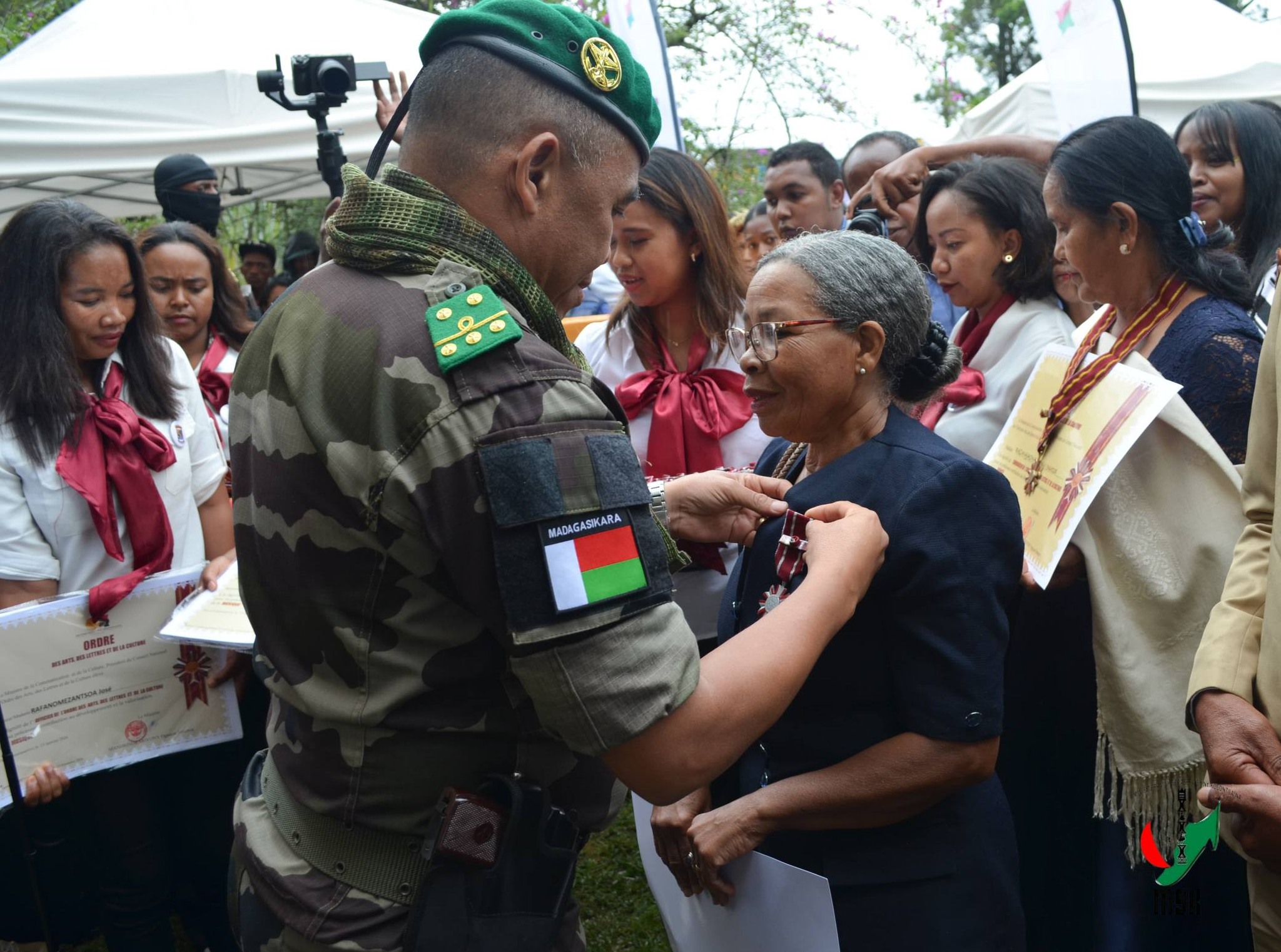 ENDRIKA HITA MASO FANKASITRAHANA NY EZAKA VITAN' NY MPISEHATRA ARA-KOLONTSAINA SADY FAMPIRISIHANA AMIN' NY TSARA KOKOA HATRANY NY MARI-BONINAHITRY NY KANTO