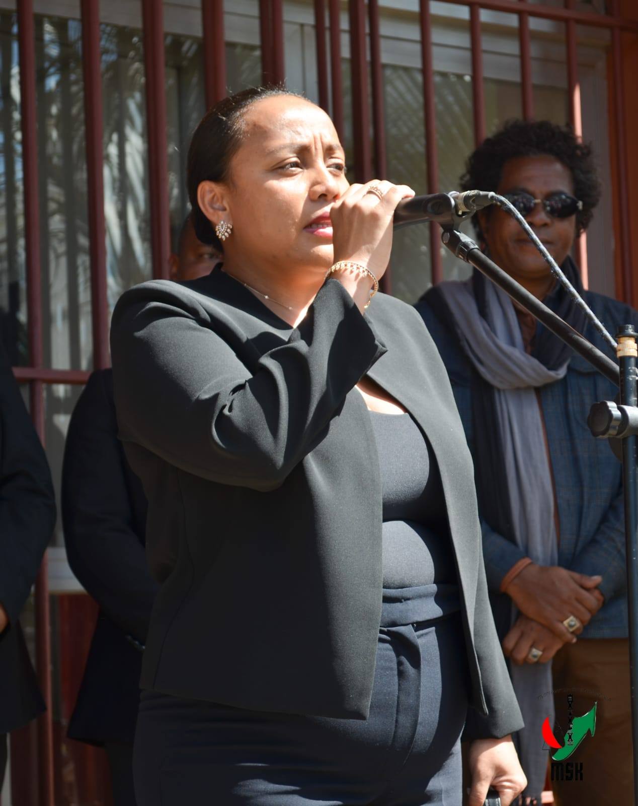 FANANGANAN-TSAINA FANAO ISAKY NY VOALOHAN' NY VOLANA