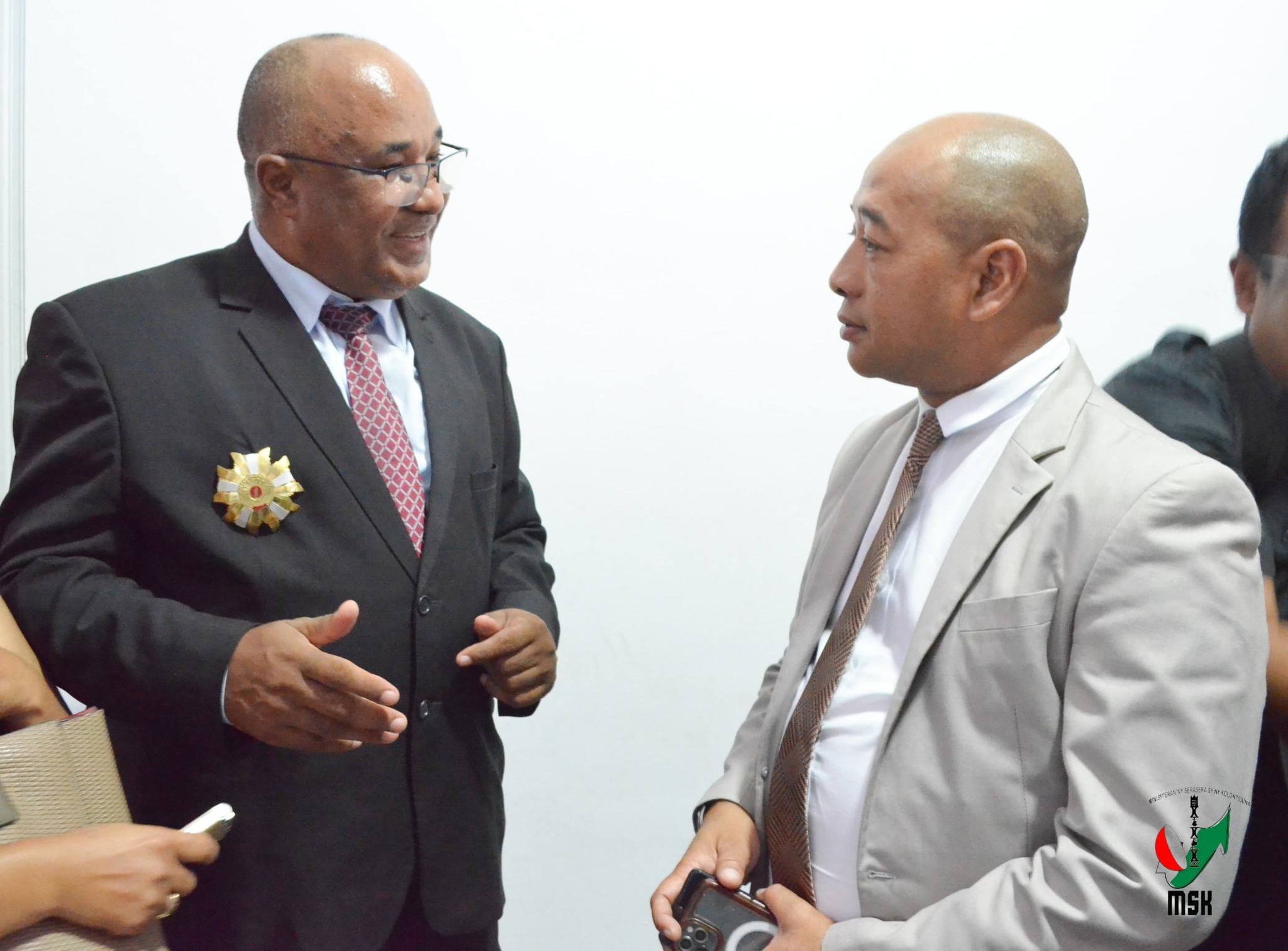 NOTOLORAN' NY AJE-FIKAMBANAN' NY MPANAO GAZETY MIKIRAKIRA NY TONTOLO IAINANA MARI-PANKASITAHANA IREO OLO-MALAZAN' NY FIKAROHANA ARA-TSIANSA