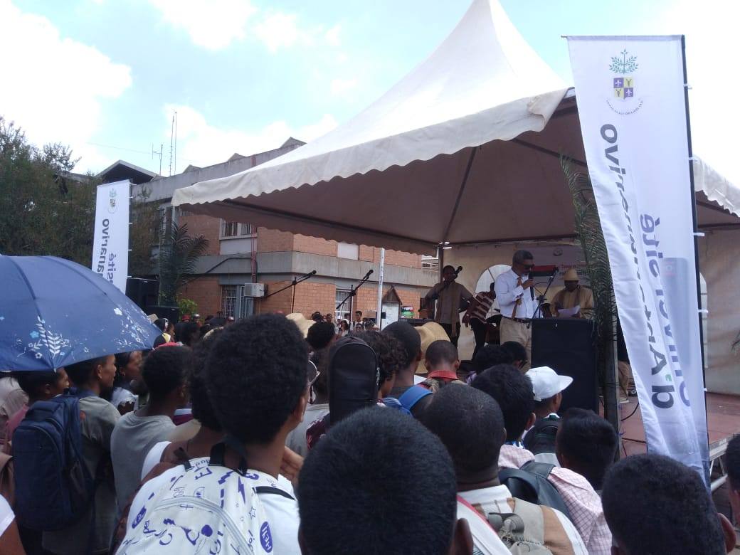 LITERATIORA MITETY SEKOLY