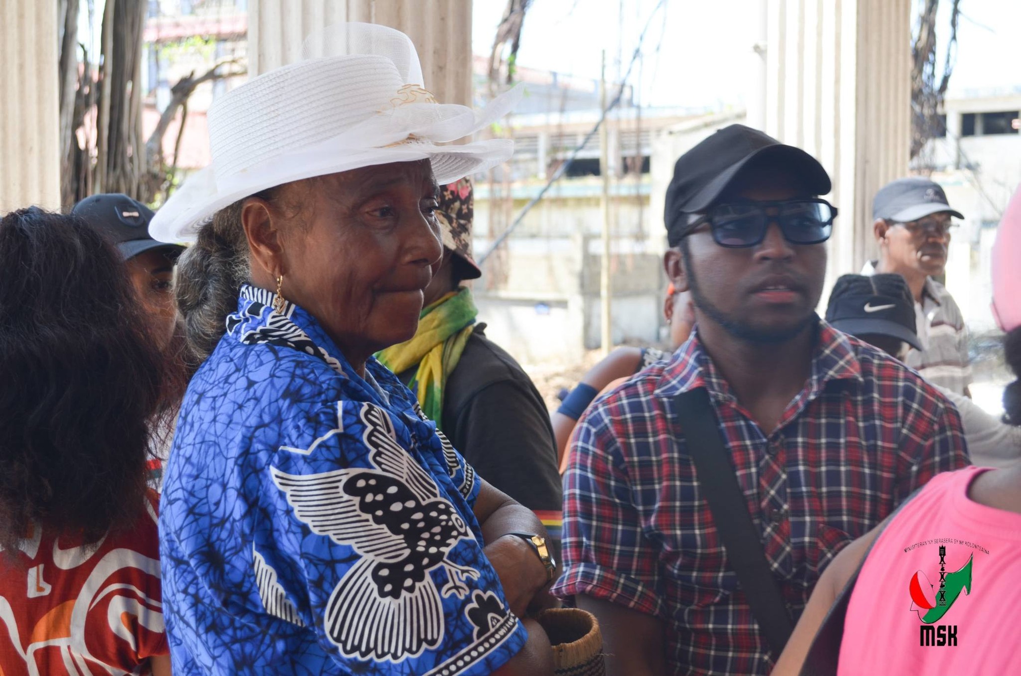 NIVIMBINA IZAY VOATSIRAMBIN' NY TANANY NY MINISTERAN' NY SERASERA SY NY KOLONTSAINA HANAMAIVANANA NY VESATRY NY RIVODOZA GEZANI