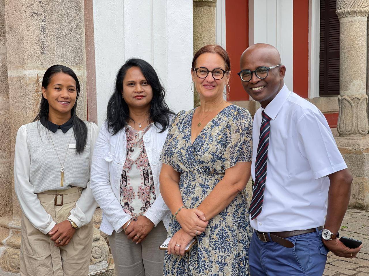 MANAMAFY FAHAIZA-MANAO MOMBA NY HAREMBAKOKA NY MPIASAN' NY MINISTERAN' NY SERASERA SY NY KOLONTSAINA