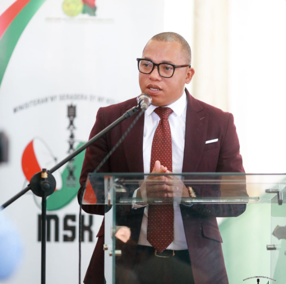 MANDRINDRARIVONY OGASCAR Fenosoa