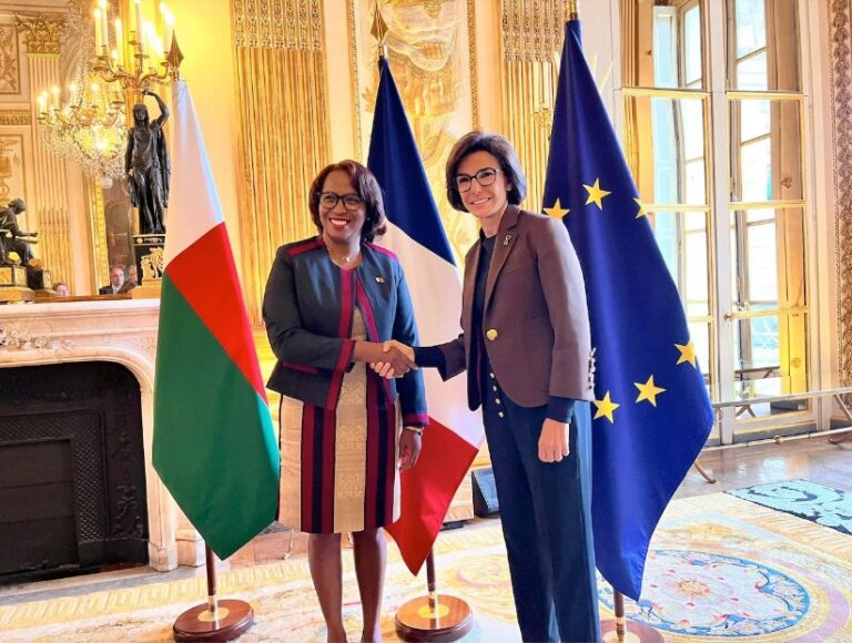 FAMELOMAN’ AINA HO AN’ IREO VAKO-PIRENENA